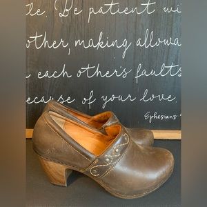 Dansko Riki brown clogs size 37